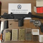 13-06-2025 Σύλληψη άνδρα στην Αιγιαλεία για κατοχή υποπολυβόλου UZI και εκατοντάδων φυσιγγίων